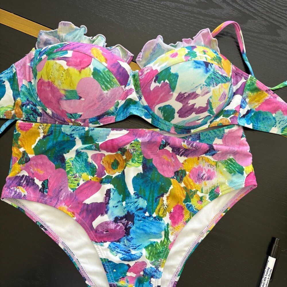 Floral 3 Piece Set Bikini and Sarong Size Small EUC - Picture 5 of 12